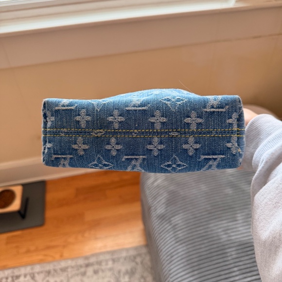 Louis Vuitton (LV) Purse - Picture 3 of 5